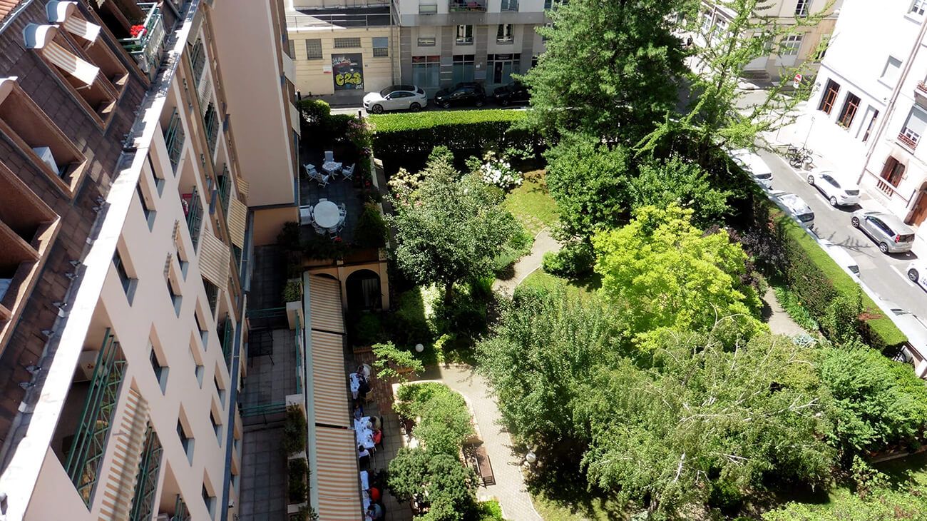 vue-residence-services-seniors-les-hesperides-croix-rousse-1